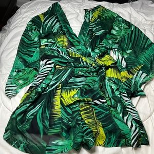 Brand new, size M romper (missing button, have extra and can be sewed)